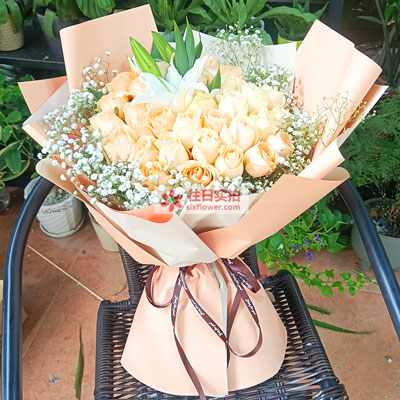 六安33朵香槟玫瑰百合，心里永远是你